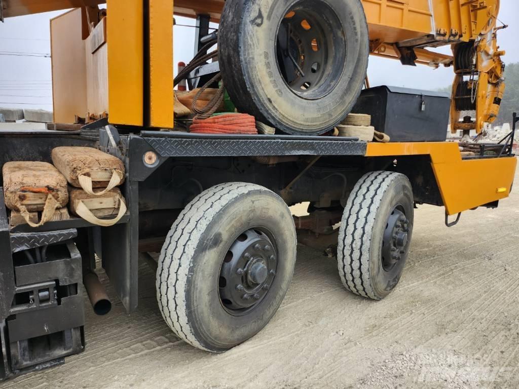 Hyundai HC 50 Всъдеходни кранове