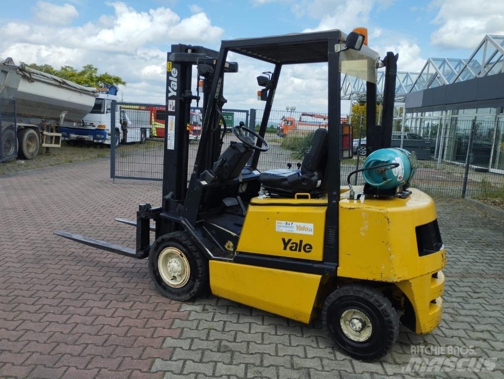 Yale GLP 25 Камиони с АГУ