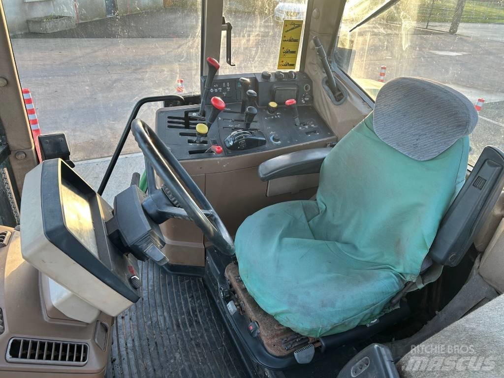 John Deere 6800 Трактори