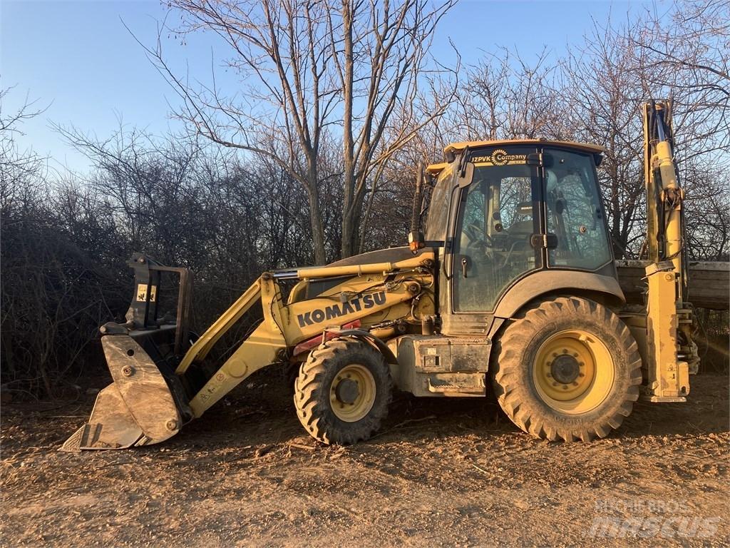 Komatsu WB93R-8 Товарач със заден ексватор