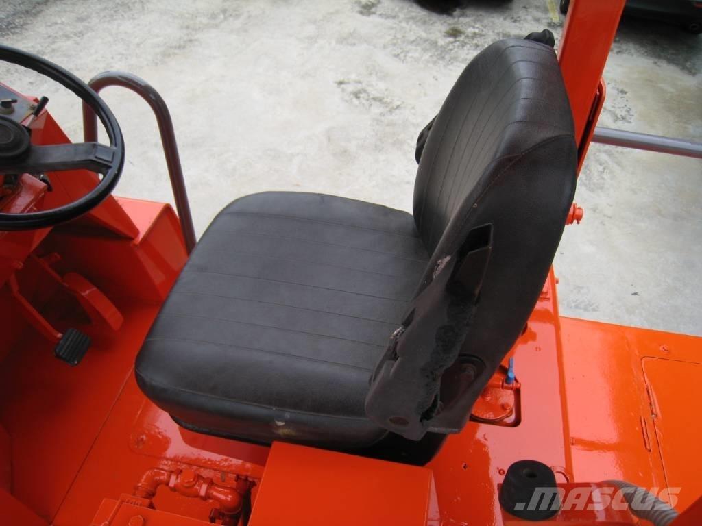 Sakai TZ 701 Пневматични гумени  ролки

