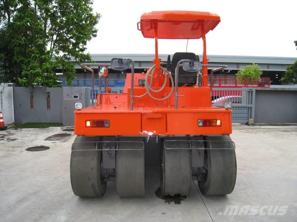 Sakai TZ 701 Пневматични гумени  ролки
