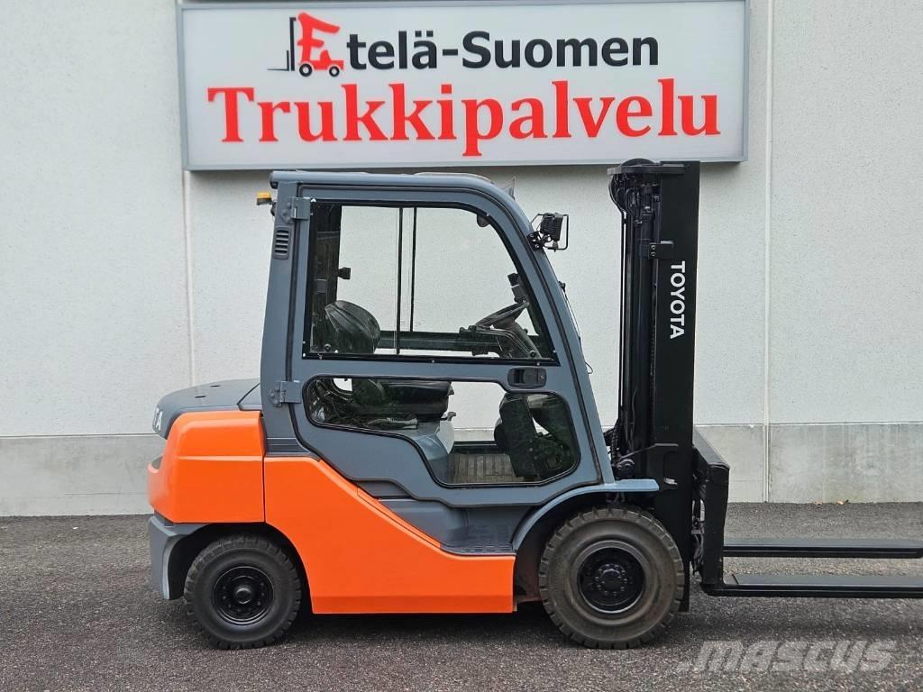 Toyota 02-8 FDF 25 Дизелови камиони