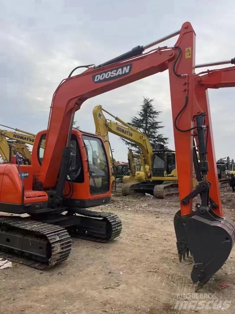 Doosan DX 80 Средни екскаватори 7т - 12т