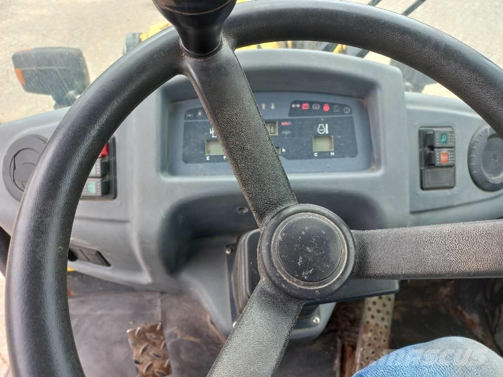 Komatsu WA 80-6 Колесни товарачи