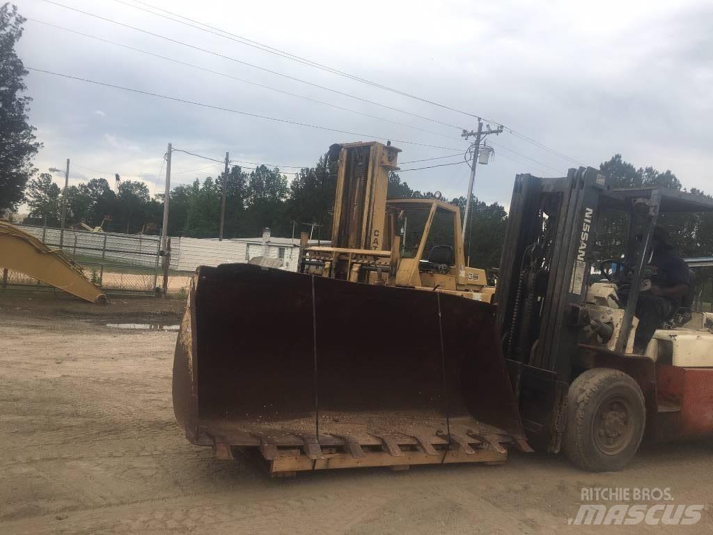 CAT loader Кофи