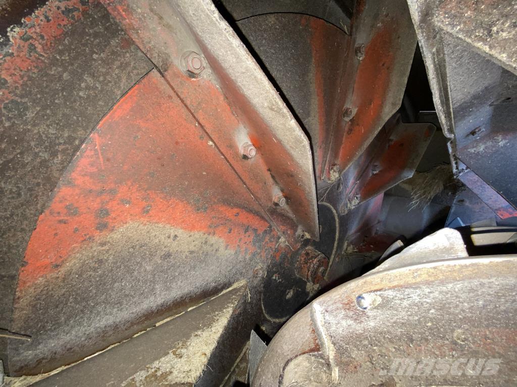 Kuhn MINOTOR 3060 Техника за разтоваране на силоз