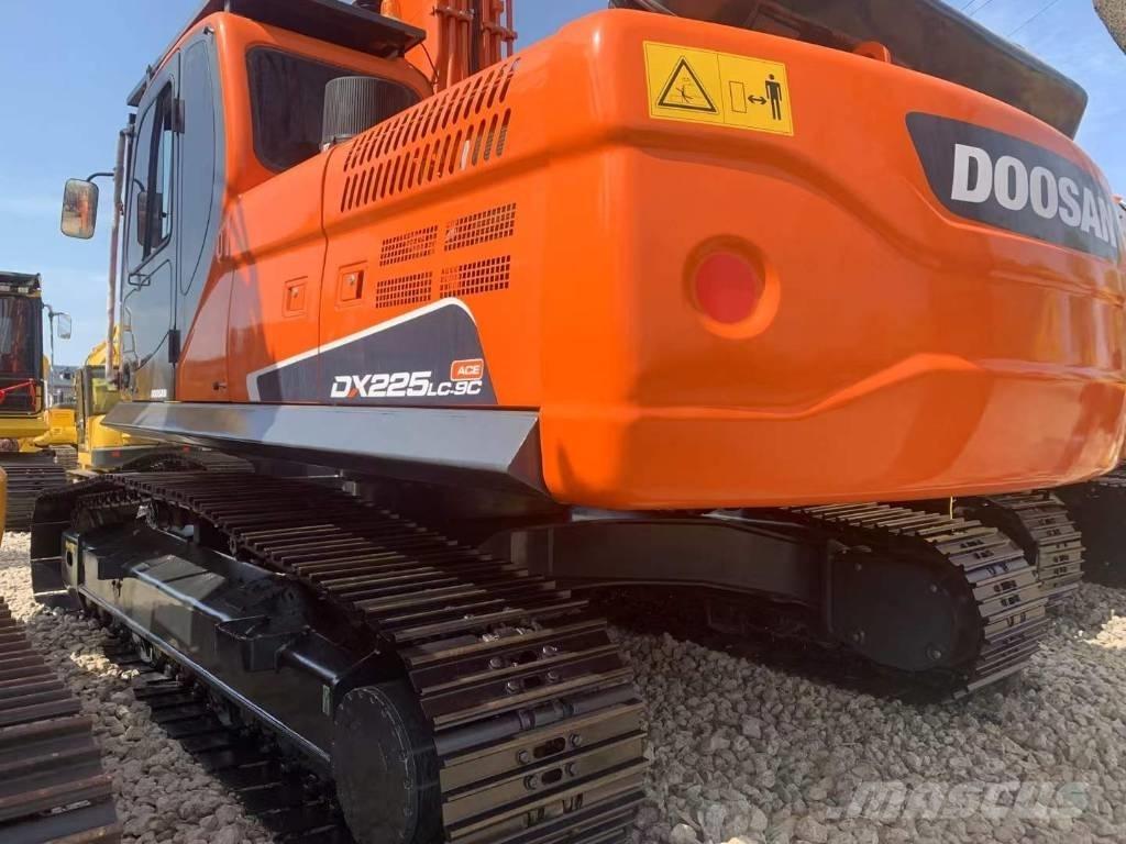 Doosan DX 225 Верижен екскаватор