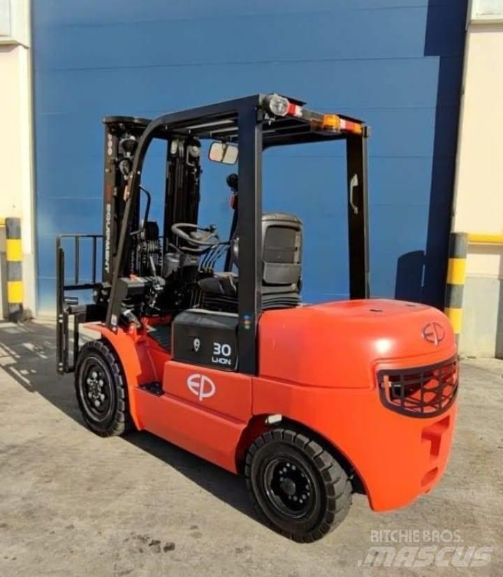 EP EQUIPMENT EFL302 Електрически вилични кари-повдигачи