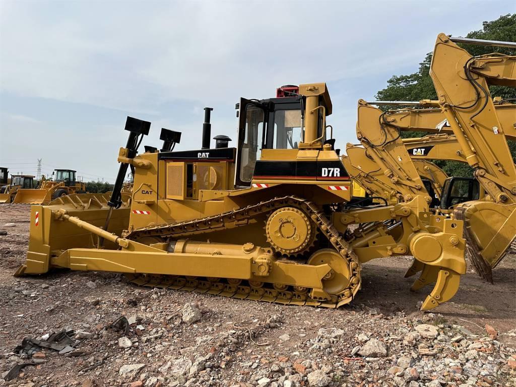 CAT D7R Верижни булдозери
