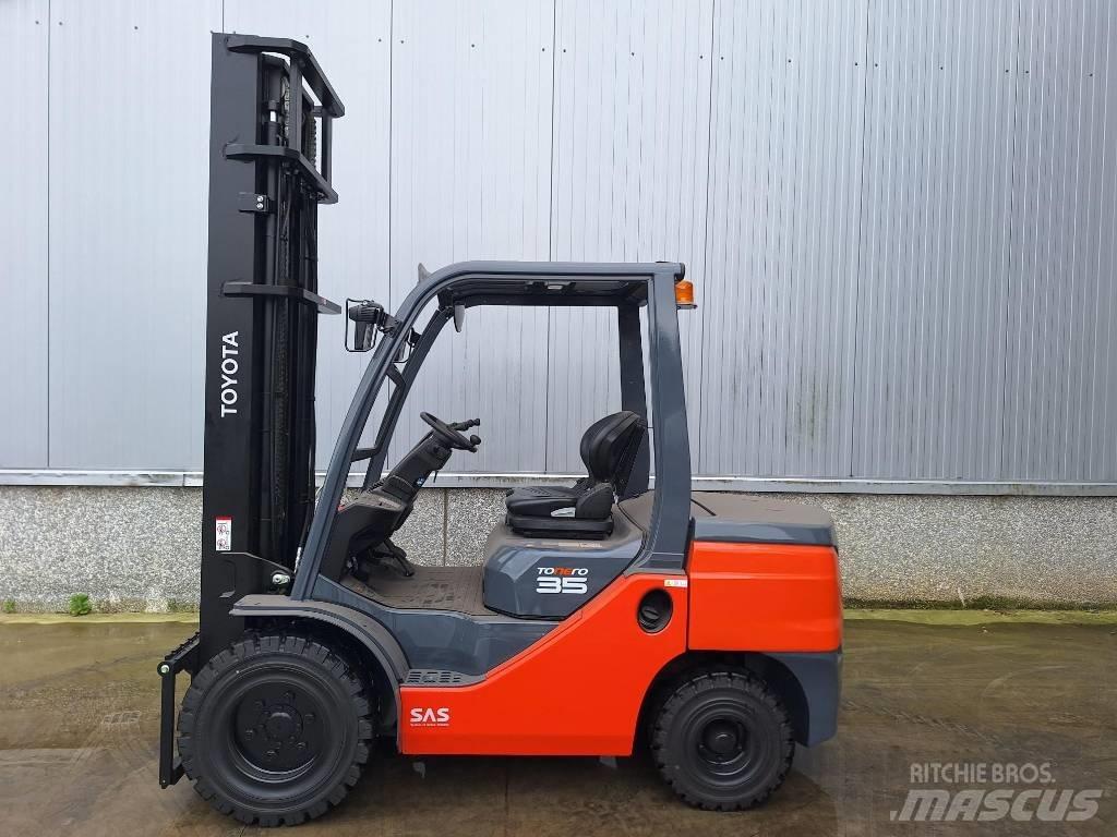 Toyota 52-2 FD JF 35 Дизелови камиони