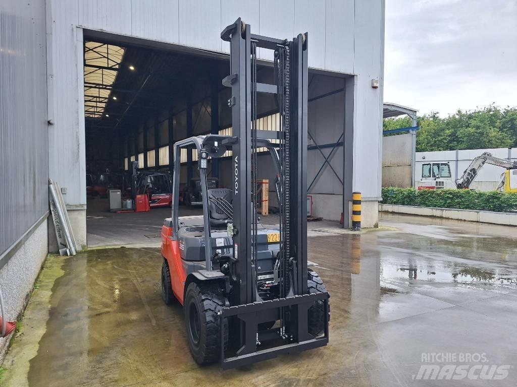 Toyota 52-2 FD JF 35 Дизелови камиони