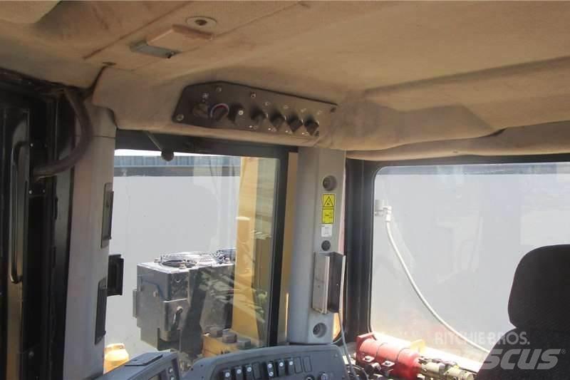 CAT D9T Верижни булдозери
