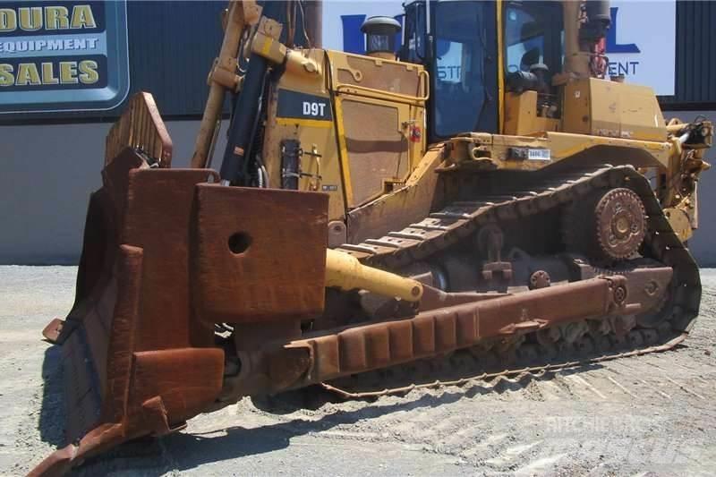 CAT D9T Верижни булдозери
