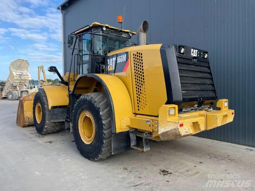 CAT 966M Колесни товарачи