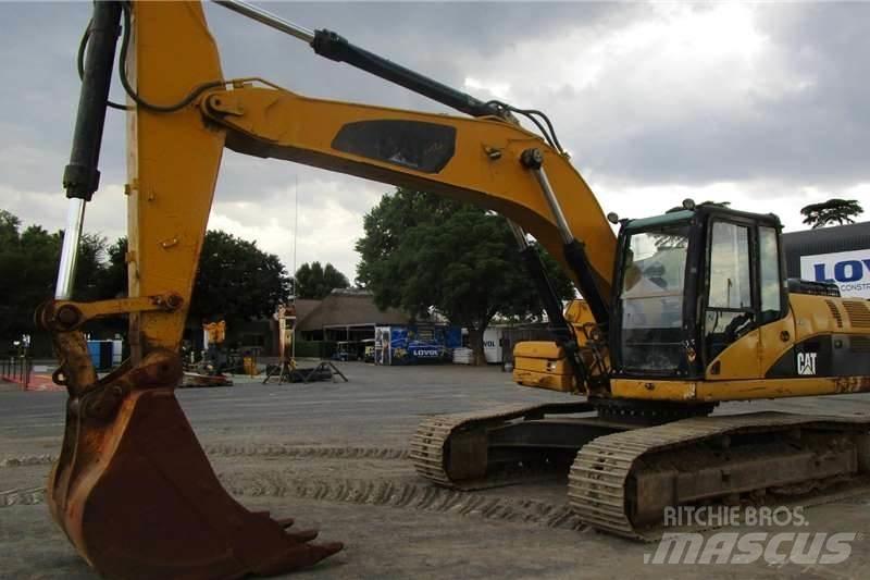 CAT 324D Мини екскаватори < 7 т