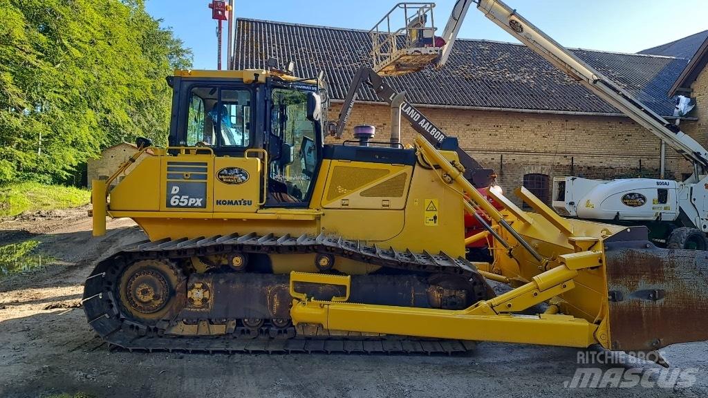Komatsu D65PX-17 Верижни булдозери
