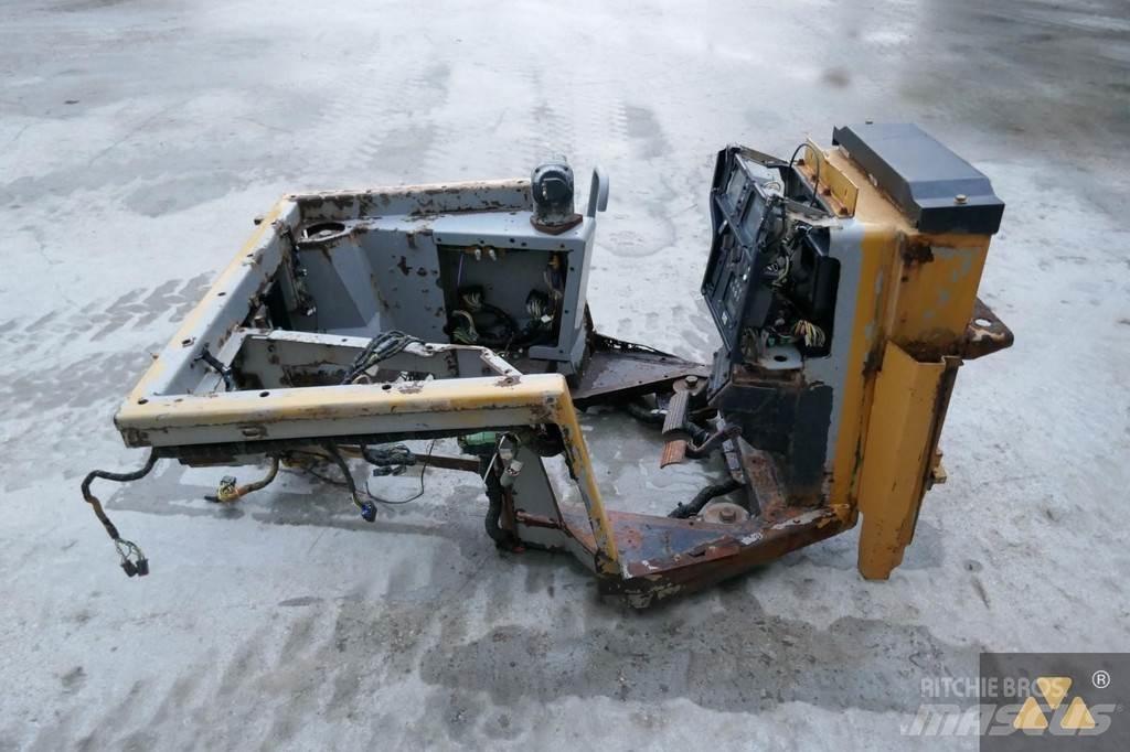 CAT 220-2800 Кабини