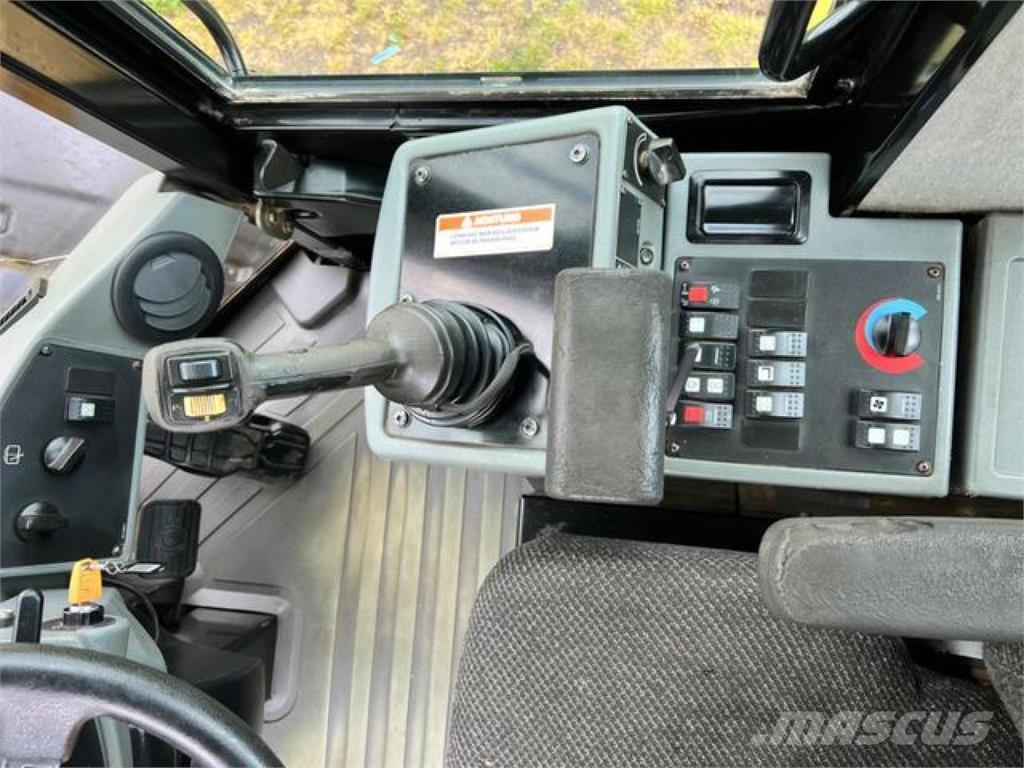 CAT 930H Колесни товарачи