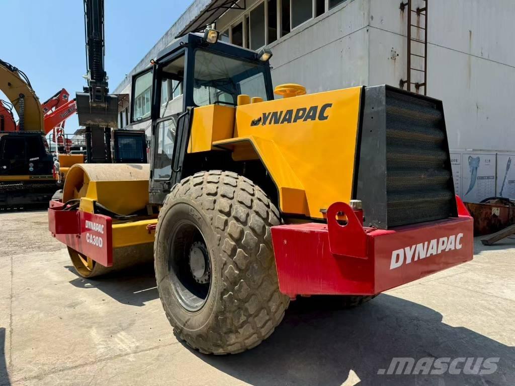 Dynapac CA 30 D Еднобарабанни ролки
