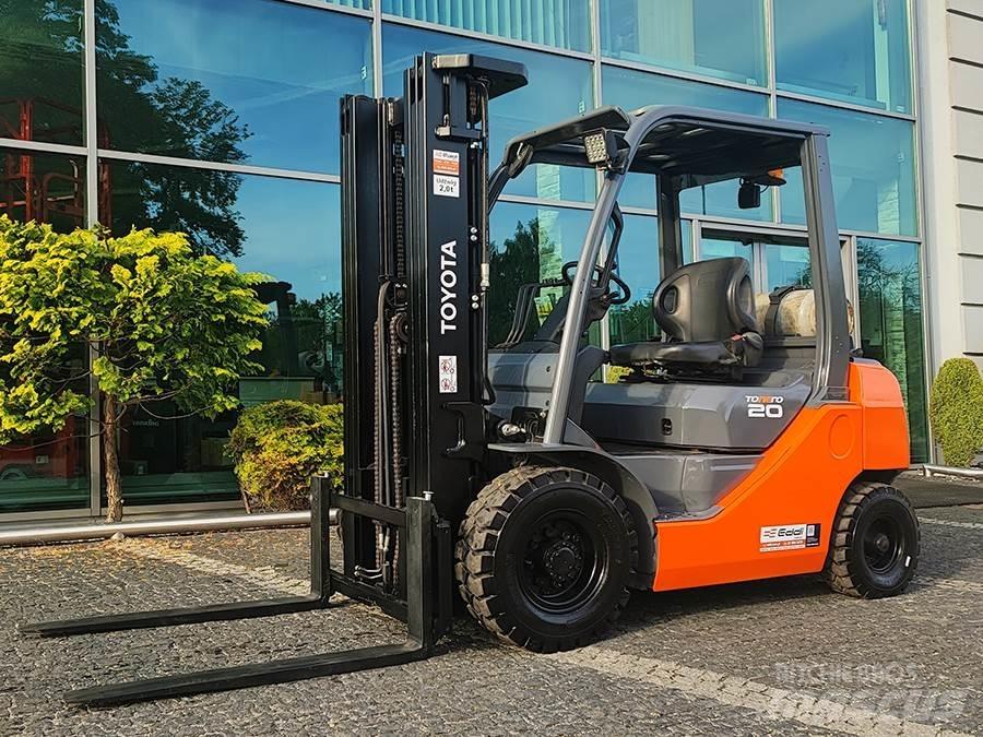 Toyota 02-8FGF20 Камиони с АГУ