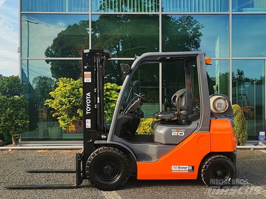 Toyota 02-8FGF20 Камиони с АГУ