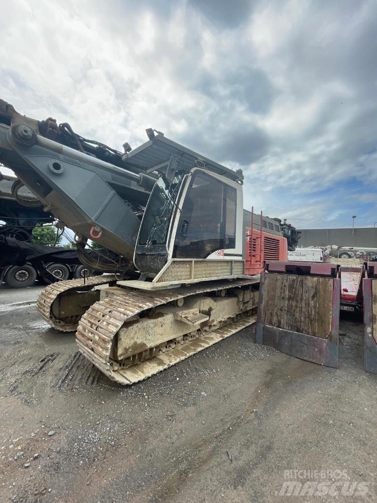 Liebherr LRB 155 Пилоти
