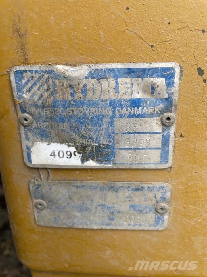 Hydrema 807 Товарач със заден ексватор