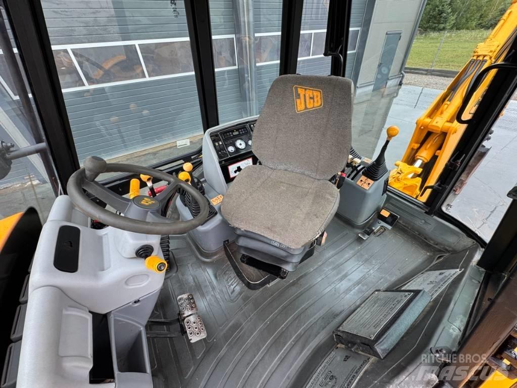 JCB 3 CX Товарач със заден ексватор