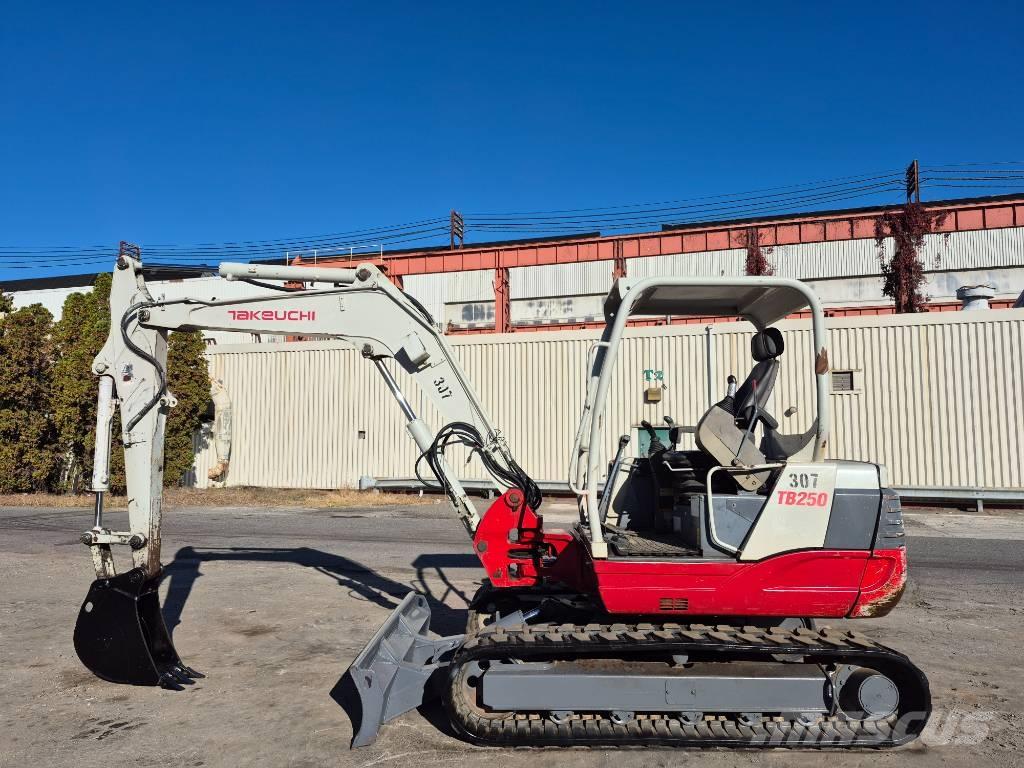 Takeuchi TB 250 Верижен екскаватор