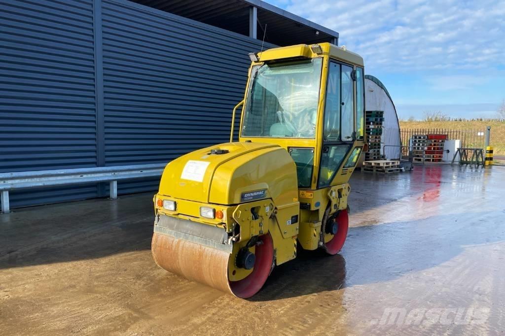 Dynapac CC1100 Двойни барабанни ролки
