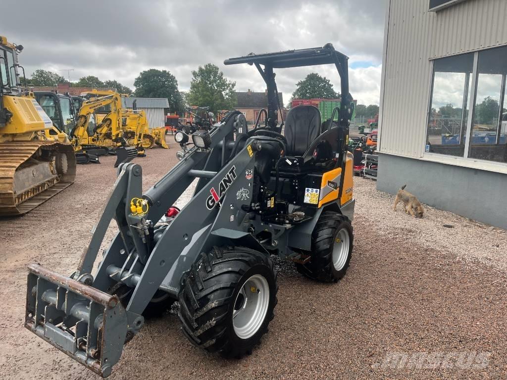 GiANT G 2300 HD Многофункционални товарачи