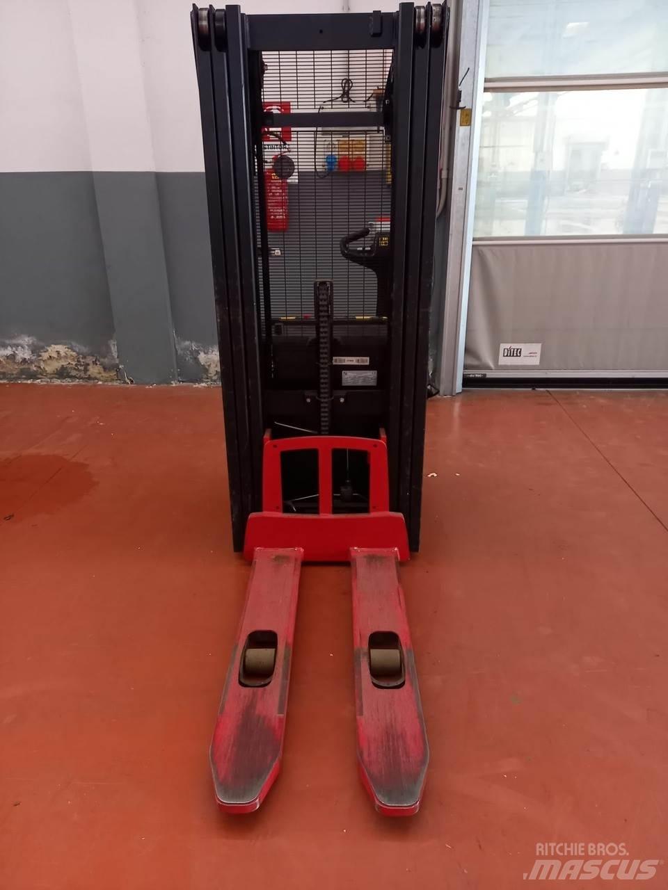 Hyster S1.2 Колички високоповдигачи с теглич