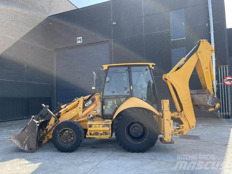 CAT 428 F Товарач със заден ексватор