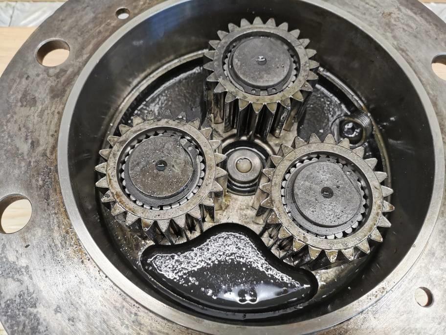 JLG 307 reducer Предаване