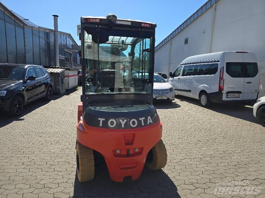 Toyota Traigo 80 Електрически вилични кари-повдигачи
