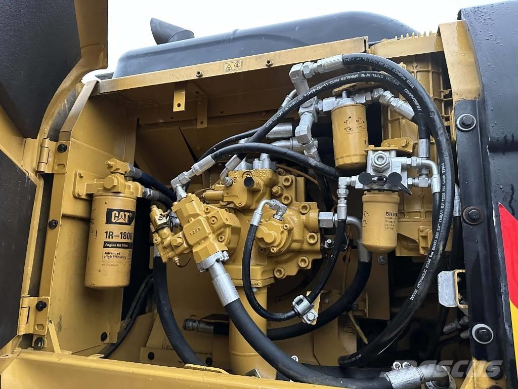 CAT 330D2 Верижен екскаватор