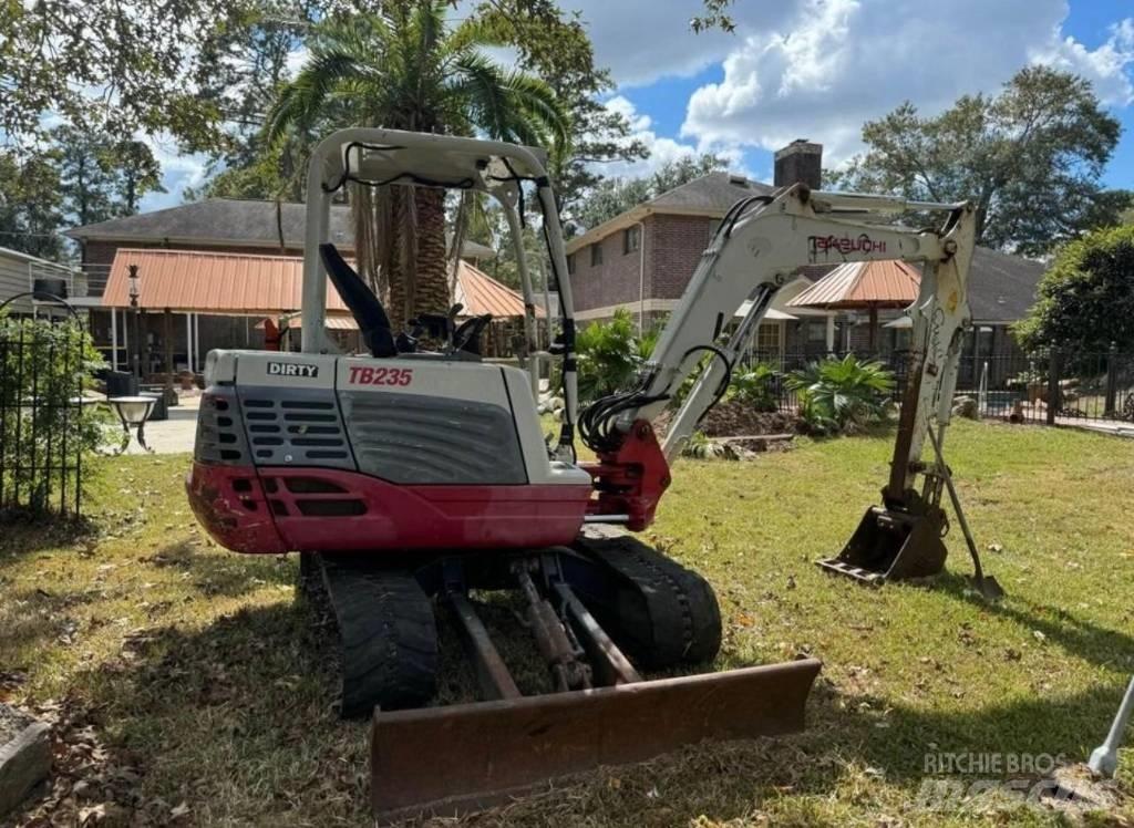 TAKEUCHI TB235 Верижен екскаватор