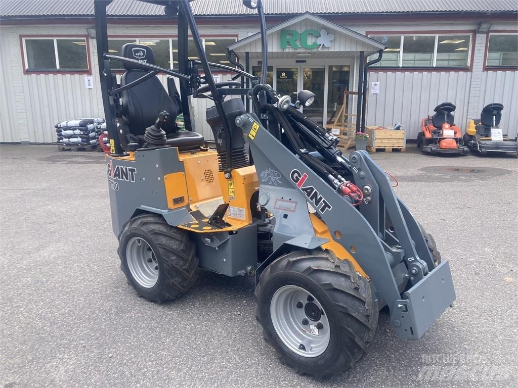 GiANT G1100 Многофункционални товарачи