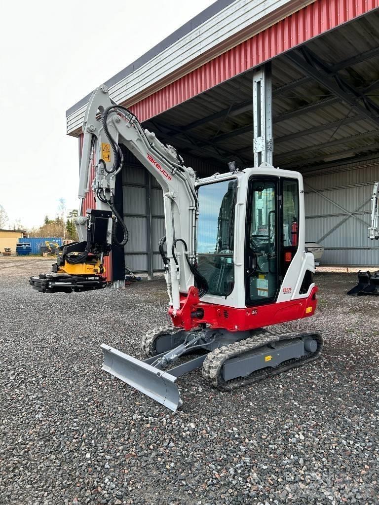Takeuchi TB225 Мини екскаватори < 7 т