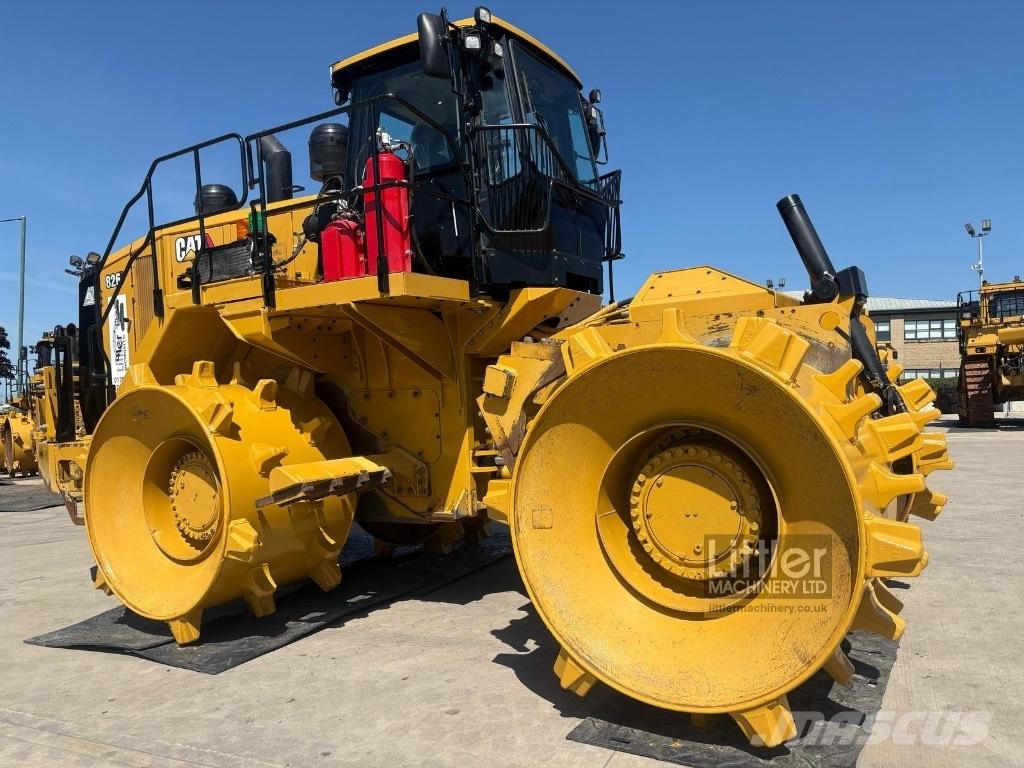 CAT 826 Машини за опаковане на отпадъци