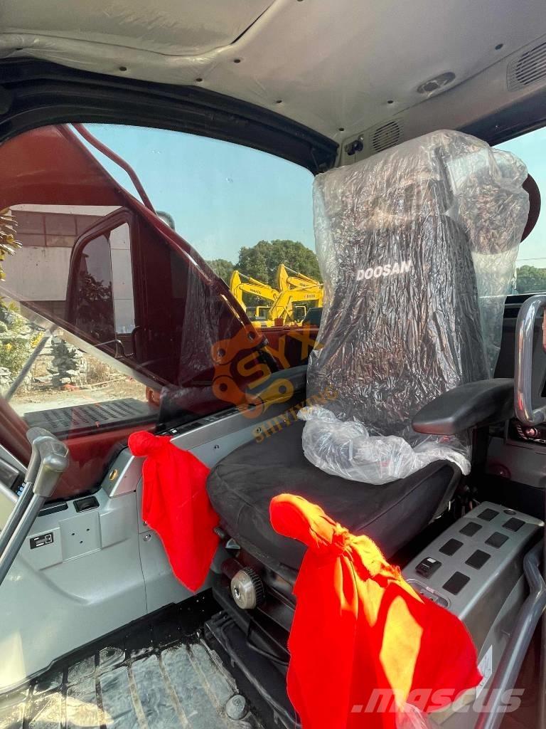 Doosan DX 225 LC Верижен екскаватор