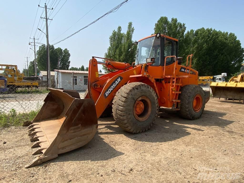 Doosan DL503 Товарач със заден ексватор