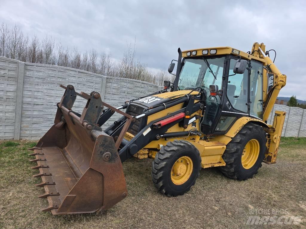 CAT 428 D Товарач със заден ексватор