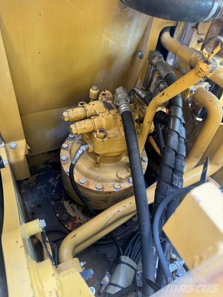 CAT 320 E Средни екскаватори 7т - 12т