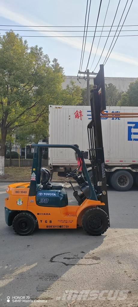 Toyota FD 30 Дизелови камиони