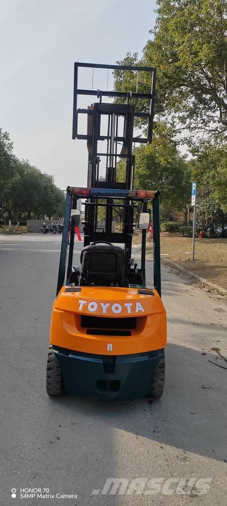 Toyota FD 30 Дизелови камиони