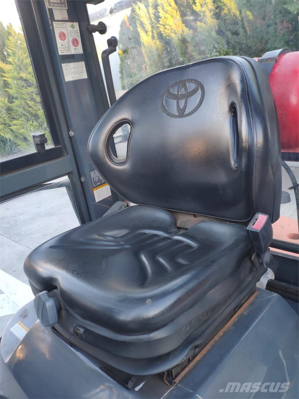 Toyota 7FGF25 Камиони с АГУ