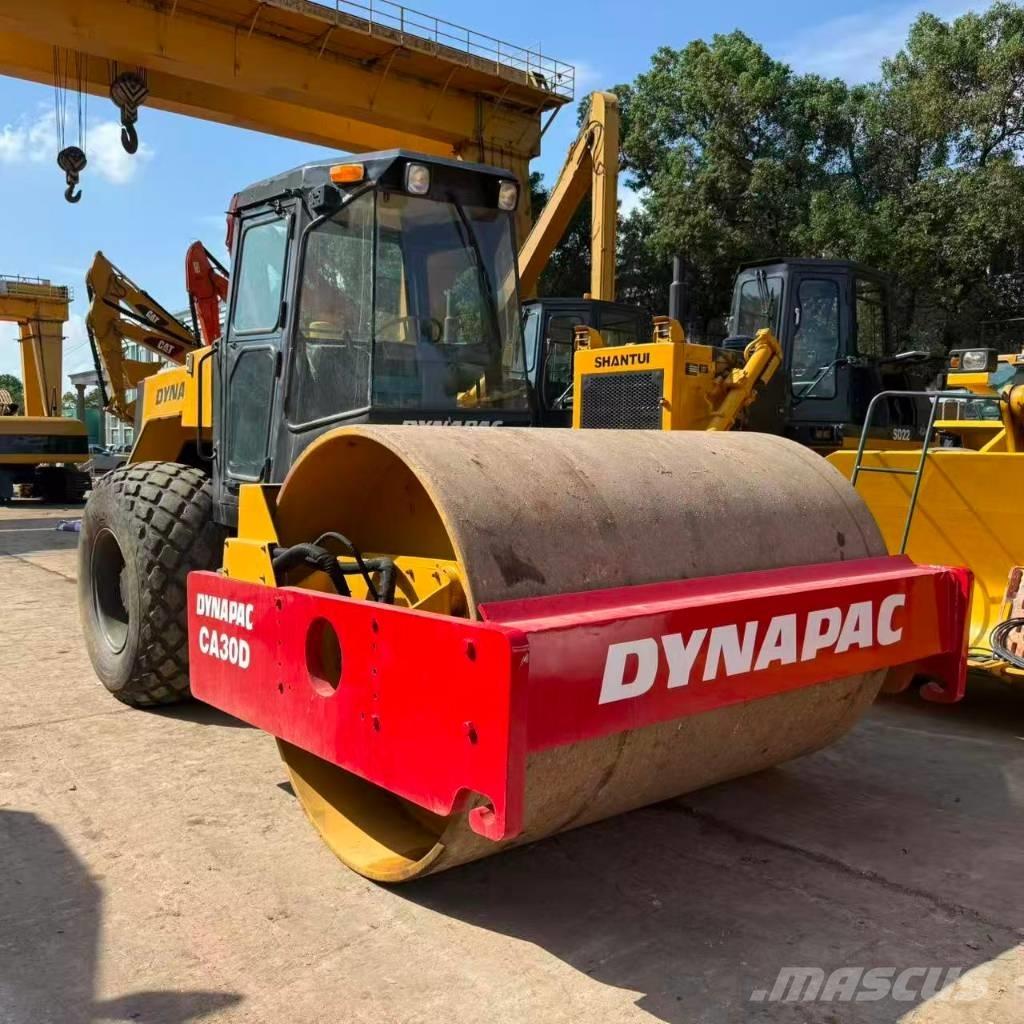 Dynapac CA 30 D Еднобарабанни ролки
