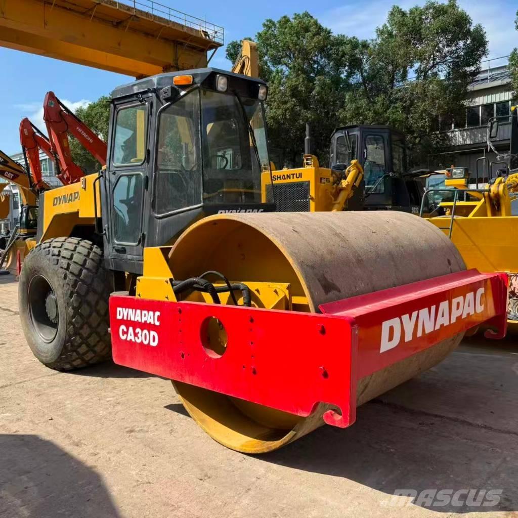 Dynapac CA 30 D Еднобарабанни ролки
